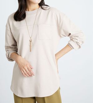 BELLUNA（ベルーナ）の「吸湿発熱ポンチ素材ポケット付プルオーバー（カットソー）」｜アイボリー