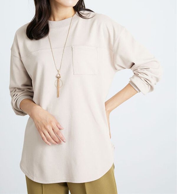 BELLUNA（ベルーナ）の「吸湿発熱ポンチ素材ポケット付プルオーバー（カットソー）」｜アイボリー