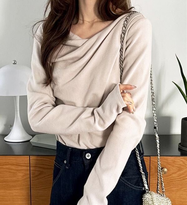 GeeRA（ジーラ）の「ドレープデザインカットソー（カットソー）」｜詳細画像