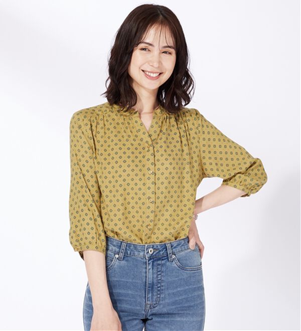 BELLUNA（ベルーナ）の「レーヨン素材ギャザー使いプリントブラウス（ブラウス）」｜詳細画像