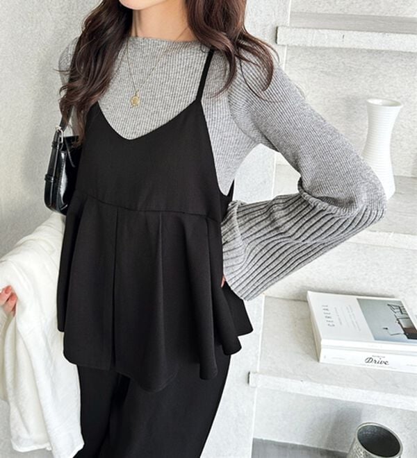 GeeRA（ジーラ）の「セットアップ風プリーツビスチェキャミサロペ（オールインワン）」｜ブラック