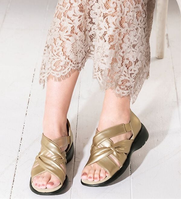 ルフラン（ルフラン）の「ゆったり５Ｅクロスストラップサンダル（サンダル・ミュール）」｜詳細画像