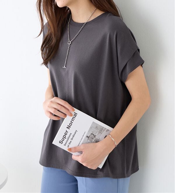 Viola e Viola（ヴィオラ エ ヴィオラ）の「脱普通！すっきり見え大人の上品Ｔシャツ（Tシャツ）」｜チャコール