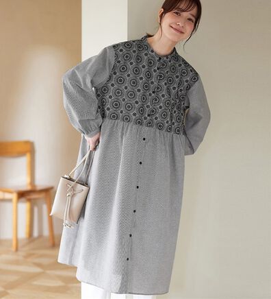 Viola e Viola（ヴィオラ エ ヴィオラ）の「パッと華やぐ繊細刺しゅうの大人シャツワンピース（シャツワンピース）」