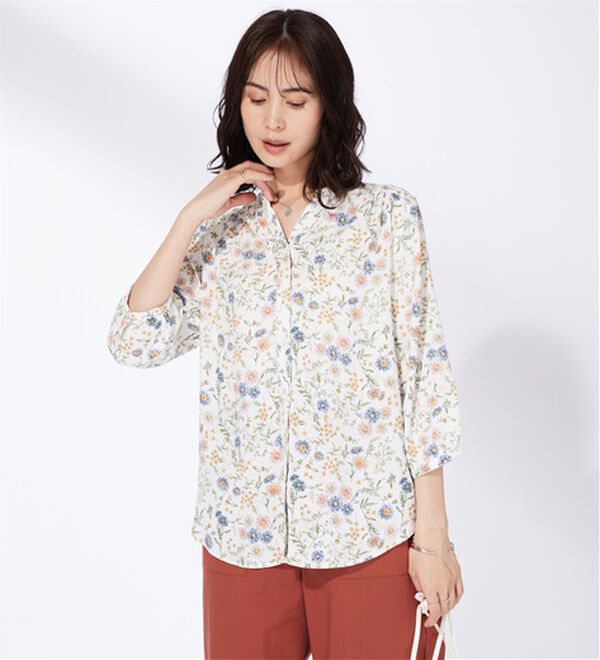 BELLUNA（ベルーナ）の「レーヨン素材ギャザー使いプリントブラウス（ブラウス）」｜詳細画像