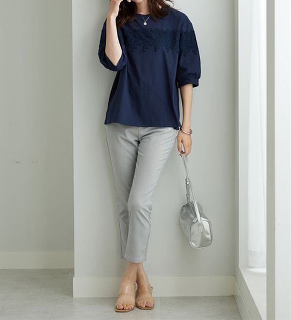 BELLUNA（ベルーナ）の「ケミカルレース使い華やかプルオーバー（カットソー）」｜詳細画像