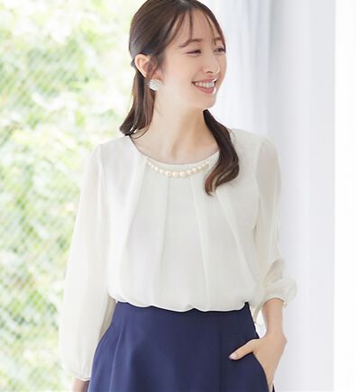 alotta（アロッタ）の「入学式卒業式に！アクセ付シフォンタックブラウス（選べる！半袖／７分袖）（ブラウス）」