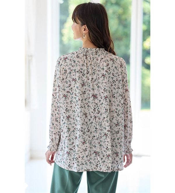 BELLUNA（ベルーナ）の「春に映えるプリントブラウス（アンサンブル）」｜詳細画像