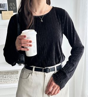 GeeRA（ジーラ）の「ベロアプリーツカットソー（カットソー）」｜ブラック