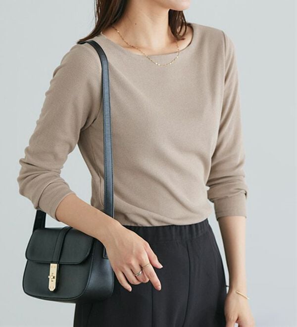 Pierrot（ピエロ）の「【ネックが選べる】テレコリブカットソー（カットソー）」｜詳細画像