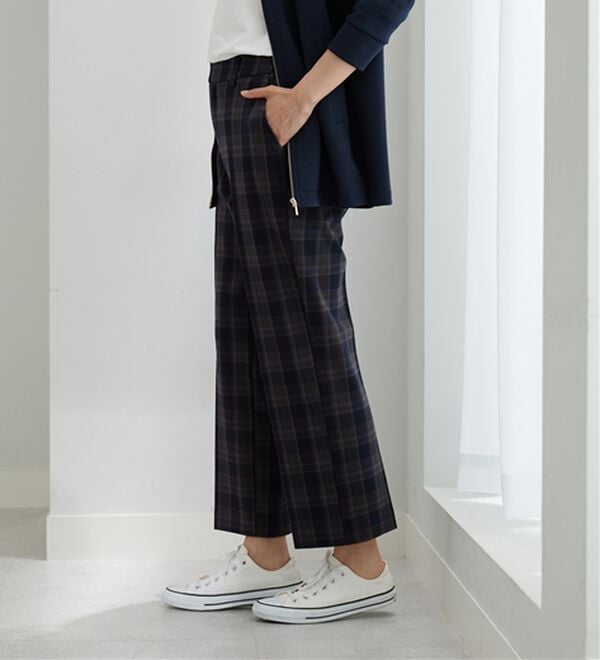 BELLUNA（ベルーナ）の「サマ見え（SW）ウール調素材ストレートパンツ（フルレングスパンツ）」｜詳細画像