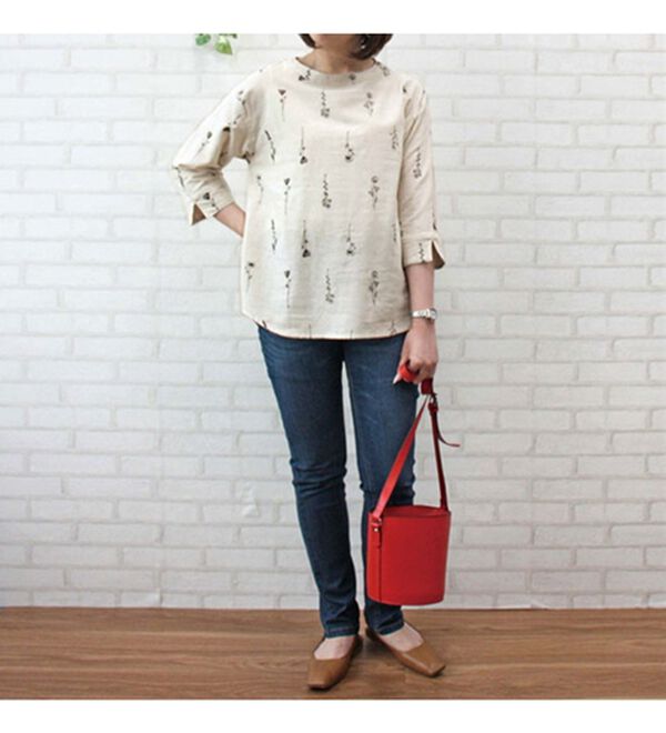 BELLUNA（ベルーナ）の「綿麻素材刺しゅうデザインブラウス（ブラウス）」｜詳細画像