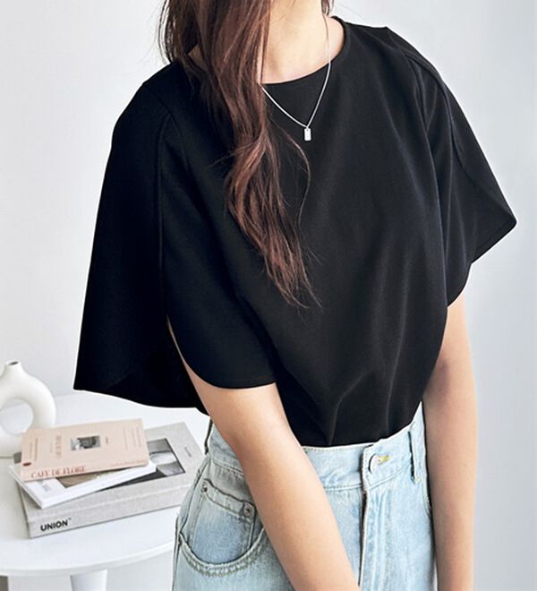 GeeRA（ジーラ）の「スリット入りフレアースリーブＴブラウス（ブラウス）」｜詳細画像