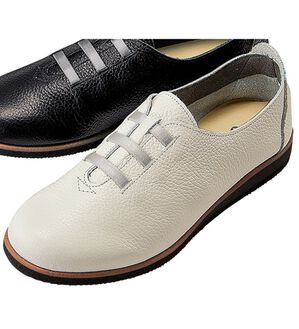 ルフラン（ルフラン）の「日本製　やわらかレザーのサテンゴムレースシューズ（フラットシューズ）」｜オフホワイト