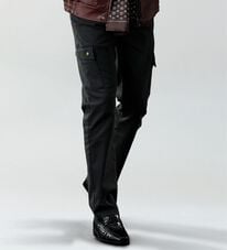 「＜コムルヴァン・オム＞キレイ目に着こなす大人のカーゴパンツ（メンズフルレングスパンツ）」