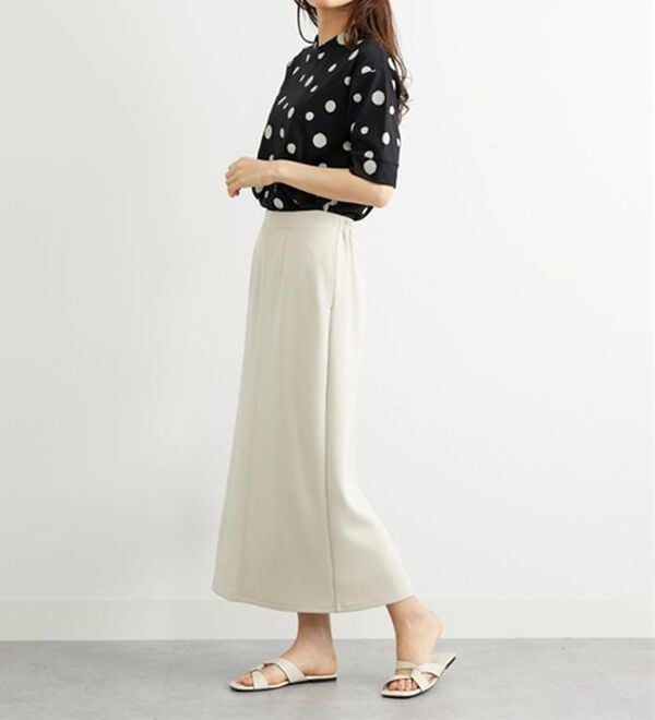 BELLUNA（ベルーナ）の「ランダムドット柄ワイドネックプルオーバー（カットソー）」｜詳細画像