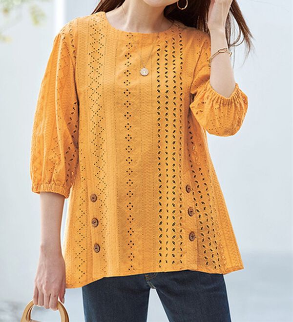 BELLUNA（ベルーナ）の「ボタンデザインオーバーレースブラウス（ブラウス）」｜オレンジ