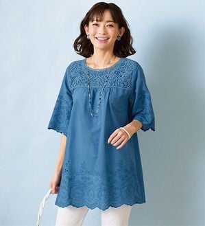BELLUNA（ベルーナ）の「刺しゅうレース切替チュニック（チュニック）」｜ブルー