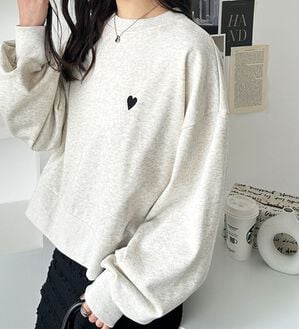 GeeRA（ジーラ）の「アソート刺しゅうショートスウェット（トレーナー・スウェット）」｜詳細画像