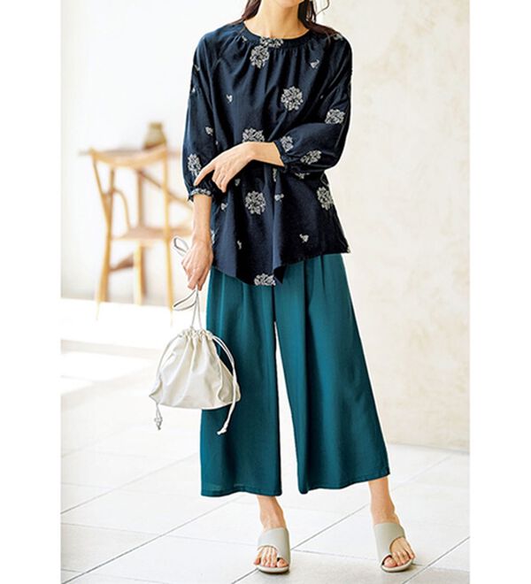 BELLUNA（ベルーナ）の「刺しゅうデザインふんわり袖ブラウス（ブラウス）」｜詳細画像