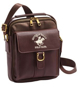 「＜ビバリーヒルズ・ポロクラブ＞縦型ショルダーバッグ（メンズショルダーバッグ）」｜ブラウン