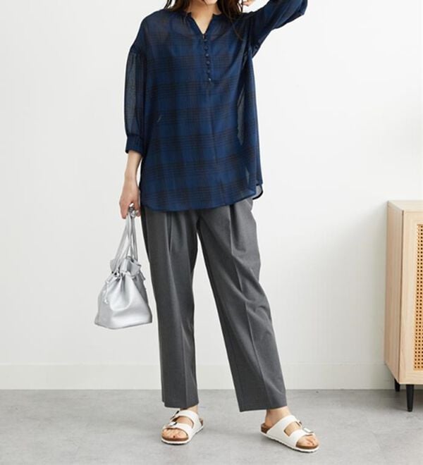 BELLUNA（ベルーナ）の「シャリ感シアー素材多ボタンチュニック（チュニック）」｜詳細画像