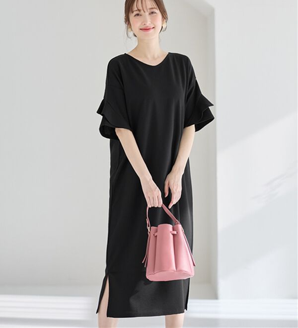 alotta（アロッタ）の「【４つの機能付】ひんやりフリル袖Ｔシャツワンピース（シャツワンピース）」｜ブラック