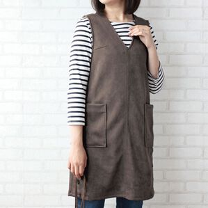 BELLUNA（ベルーナ）の「スエード調素材ボタン使いジャンパードレス（チュニック）」｜チャコール