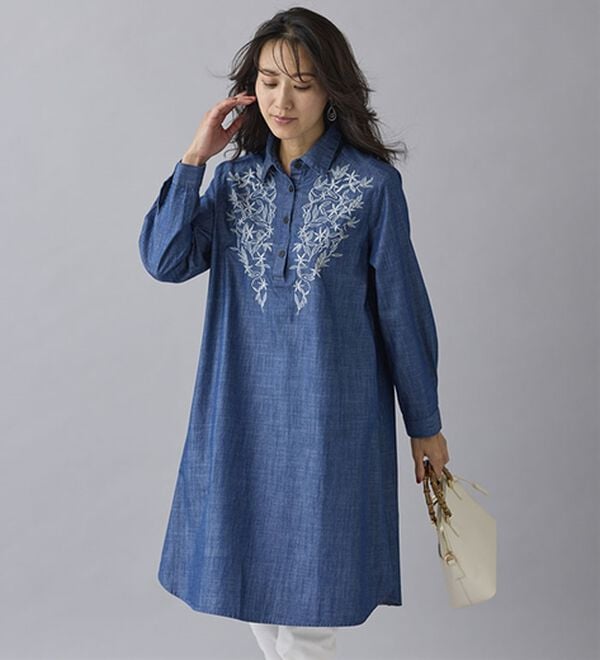 BELLUNA（ベルーナ）の「ナチュラルに体型カバーデニム刺しゅうチュニックワンピース（チュニックワンピース）」｜詳細画像