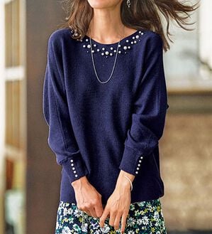 BELLUNA（ベルーナ）の「パール付ラメ入りドルマンニットプルオーバー（ニット・セーター）」｜ネイビー