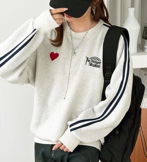 GeeRA（ジーラ）の「ハート刺しゅうライン裏起毛スウェット（トレーナー・スウェット）」｜オートミール