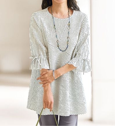 BELLUNA（ベルーナ）の「シャーリング素材ストライプ切替ブラウス（チュニック）」