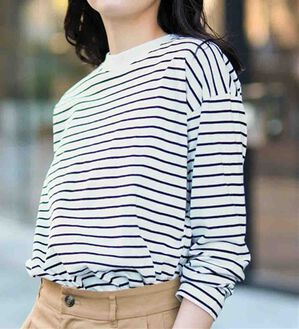 RANAN（ラナン）の「【選べる袖丈】【ひんやり・ＵＶ】＜BC＞綿100％プチハイネックＴシャツ（カットソー）」｜白系ボーダー（長袖）