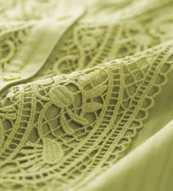 BELLUNA（ベルーナ）の「シアー素材モチーフレース使いシャツチュニック（チュニック）」｜詳細画像