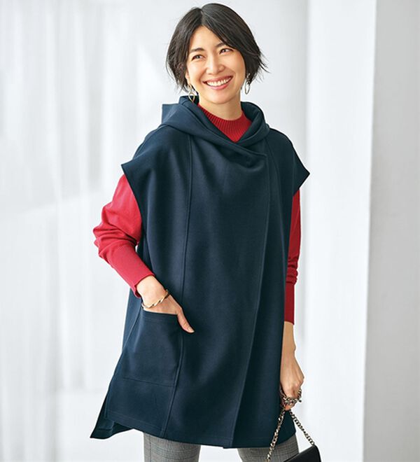 BELLUNA（ベルーナ）の「とろみ素材フード付ミドル丈ジレ（ベスト）」｜濃紺