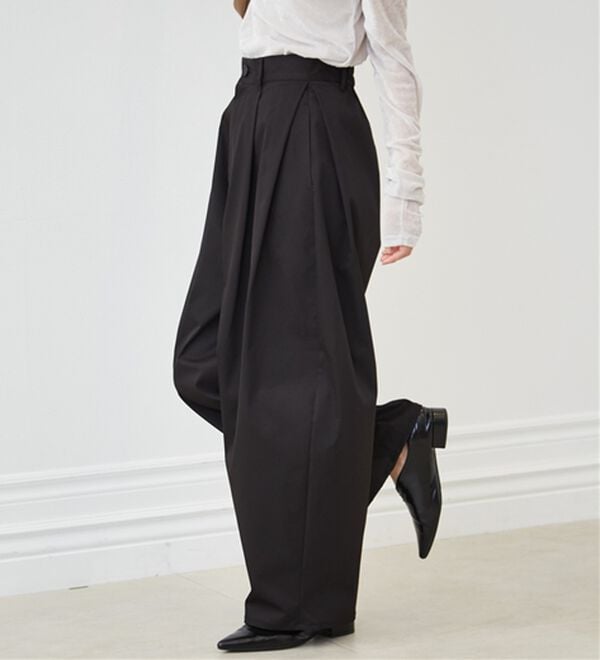 RANAN（ラナン）の「カーブシルエットサイドタックパンツ（フルレングスパンツ）」｜詳細画像