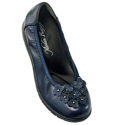 BELLUNA（ベルーナ）の「軽くて走れる羊革幅広パンプス（パンプス）」