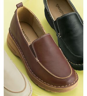 ルフラン（ルフラン）の「＜トゥビーコンティニュード＞４Ｅ牛革モカシンシューズ（フラットシューズ）」｜レッドブラウン