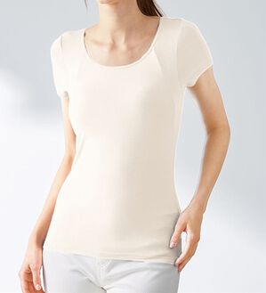 LAVIENNE（ラヴィエンヌ）の「【吸汗速乾】＜さらりラボ＞カップ付半袖インナー（ブラトップ・カップ付きインナー）」｜詳細画像