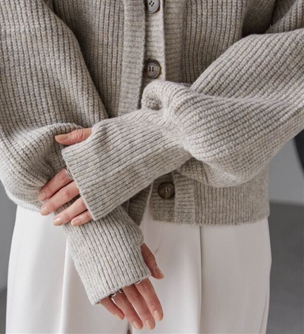 RANAN（ラナン）の「フロントレイヤードＶカーディガン（ニットカーディガン）」｜詳細画像