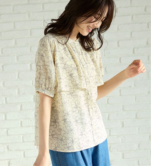 BELLUNA（ベルーナ）の「ケープ風デザインブラウス（ブラウス）」｜アイボリー系花柄