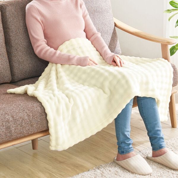 iellio（イエリオ）の「ぽこぽこファー着る毛布・ブランケット（毛布・ブランケット）」｜詳細画像