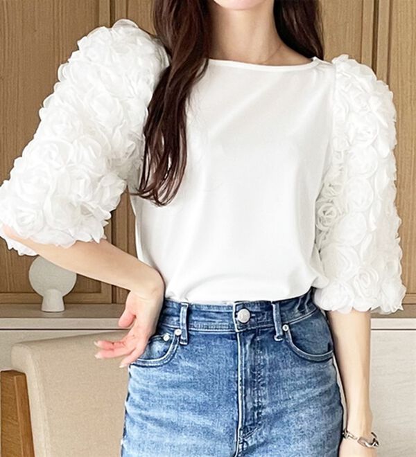 GeeRA（ジーラ）の「【YOUING.】フラワーモチーフ半袖トップス（カットソー）」｜詳細画像