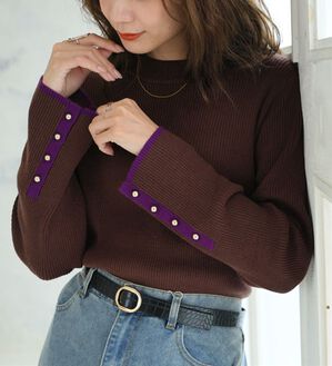 A HAPPY MARILYN（アハッピーマリリン）の「【Ｌ～８Ｌ】フィットしすぎない！もっちりリブ 配色美人着回し 袖ボタンニット（ニット・セーター）」｜ブラウン×パープル