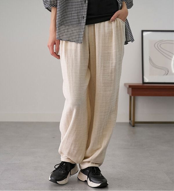 BELLUNA（ベルーナ）の「綿麻ダブルガーゼポッケギャザーパンツ（フルレングスパンツ）」｜詳細画像