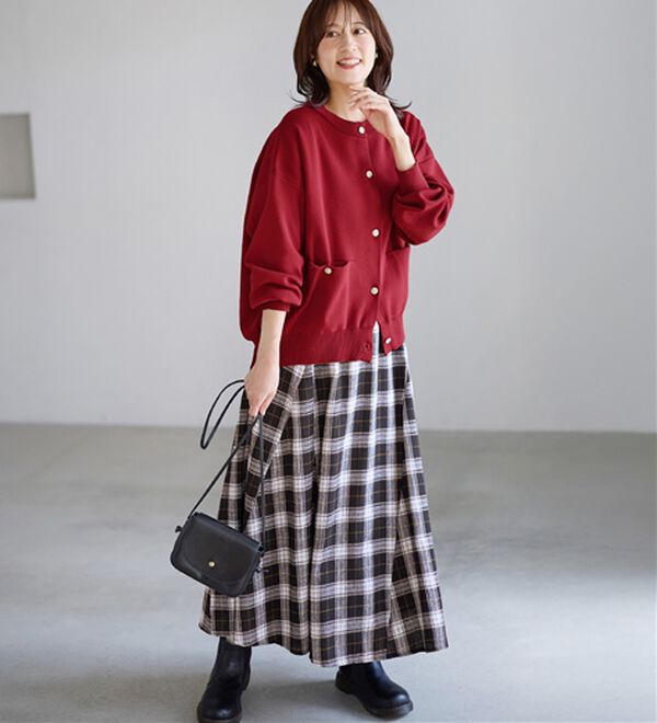 Viola e Viola（ヴィオラ エ ヴィオラ）の「むぎゅっと質感ゴールドボタンニットカーデ（ニットカーディガン）」｜詳細画像