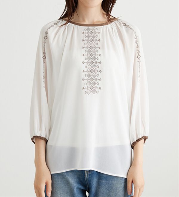 BELLUNA（ベルーナ）の「シフォン素材刺しゅうデザインブラウス（ブラウス）」｜詳細画像
