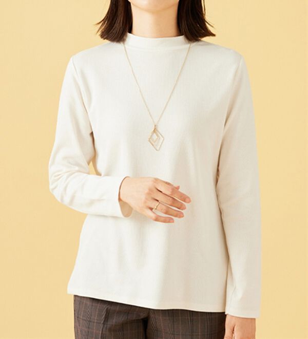 BELLUNA（ベルーナ）の「肌に優しい吸湿発熱ふんわりプルオーバー（カットソー）」｜詳細画像