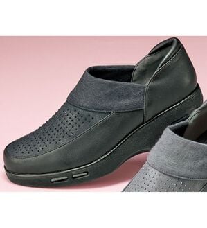 BELLUNA（ベルーナ）の「４Ｅダブルエアビジュー使いシューズ（スリッポン）」｜黒