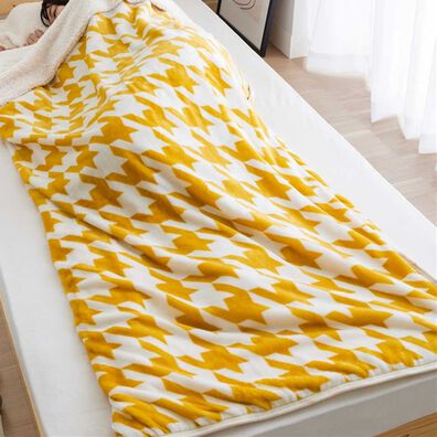 iellio（イエリオ）の「もこもこあったか素材のすっぽり毛布＜洗える・寝袋タイプ・シープ調ボア・マイクロ＞（毛布・ブランケット）」